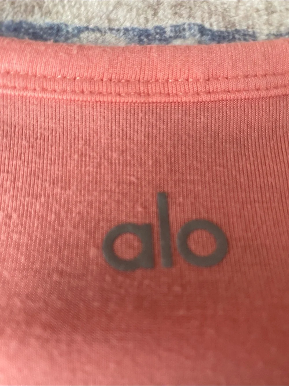 Alo Yoga Twist-Front Crop Top - Peachy Pink